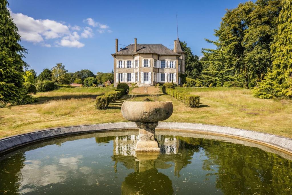 le petit chateau de Vicq sur Breuilh